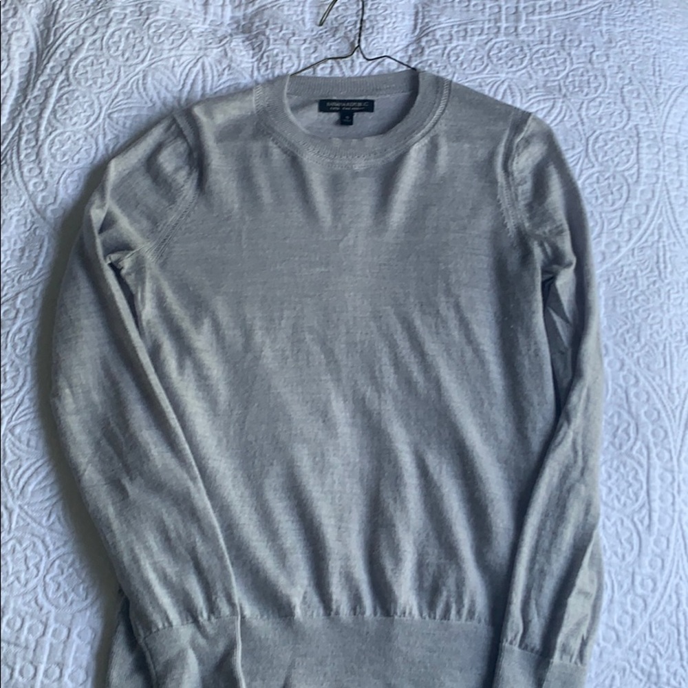 Banana Rebublic lights gray crew neck sweater